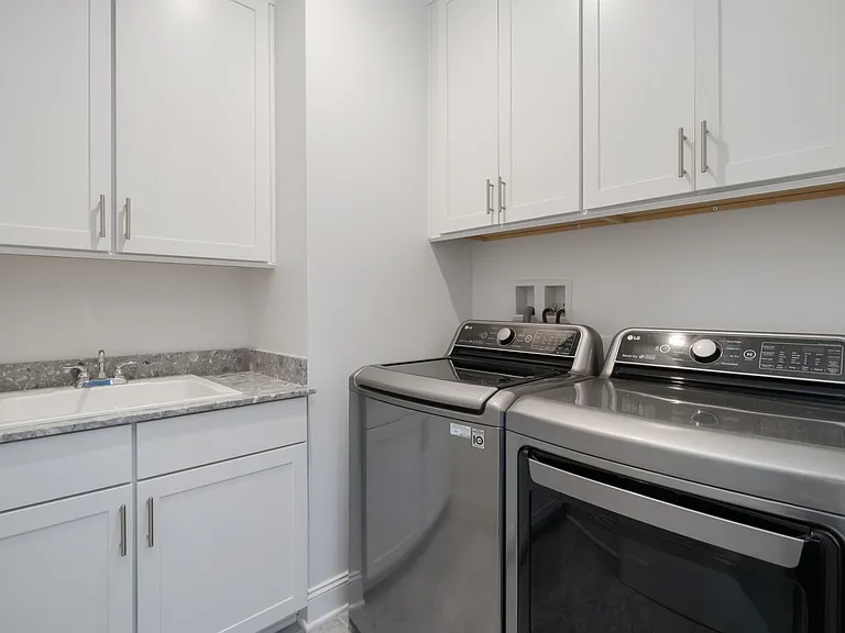 250 Spring St #313 — Photo 26
