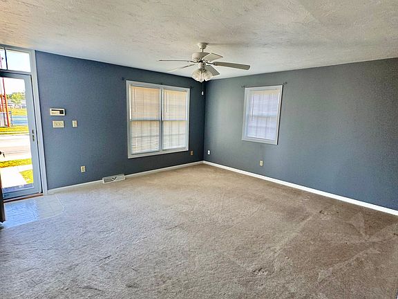 626 Eichelberger Street - Living Room