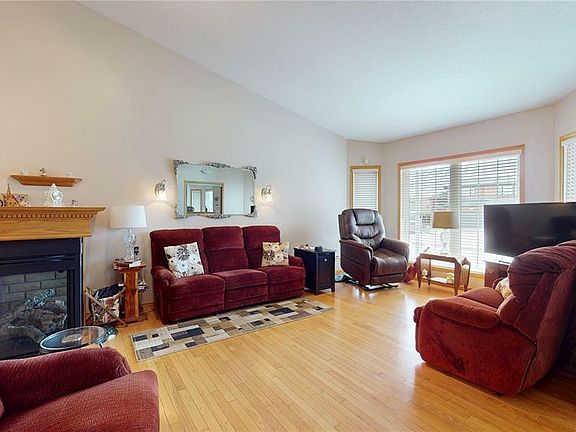 2nd image of 1934 E Dunnison Cres