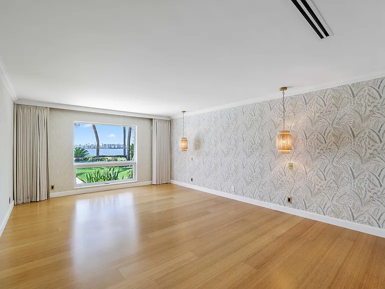 2204 Notre Dame Dr — Photo 29