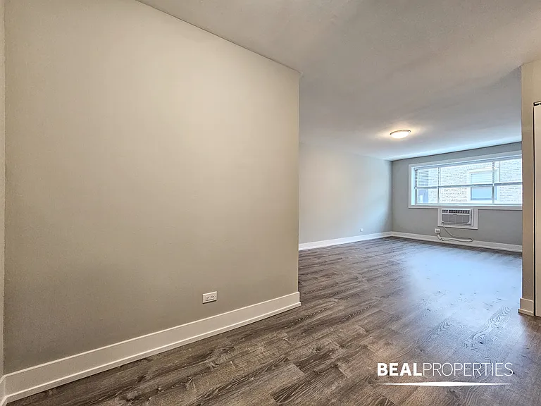 530 W Surf — Photo 97
