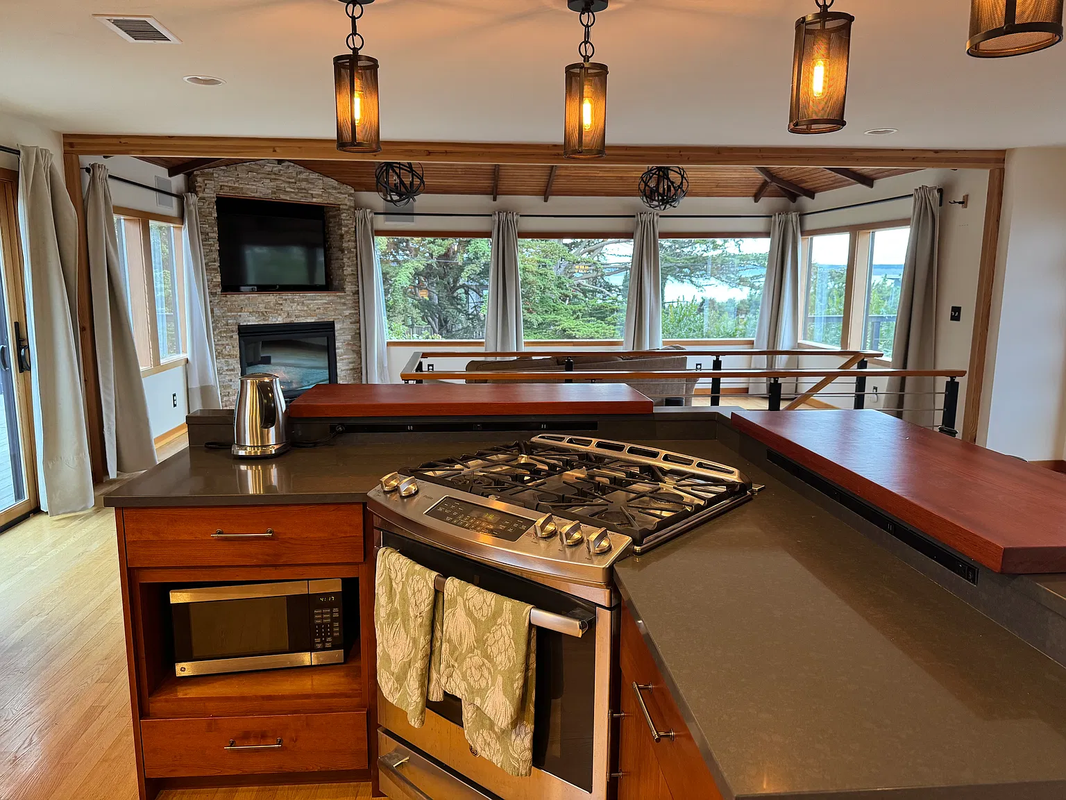 2 bed, 1200 sqft, $2,800 — Photo 2