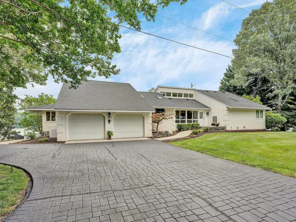 2455 Merriman Way Rd, Moneta, VA 24121