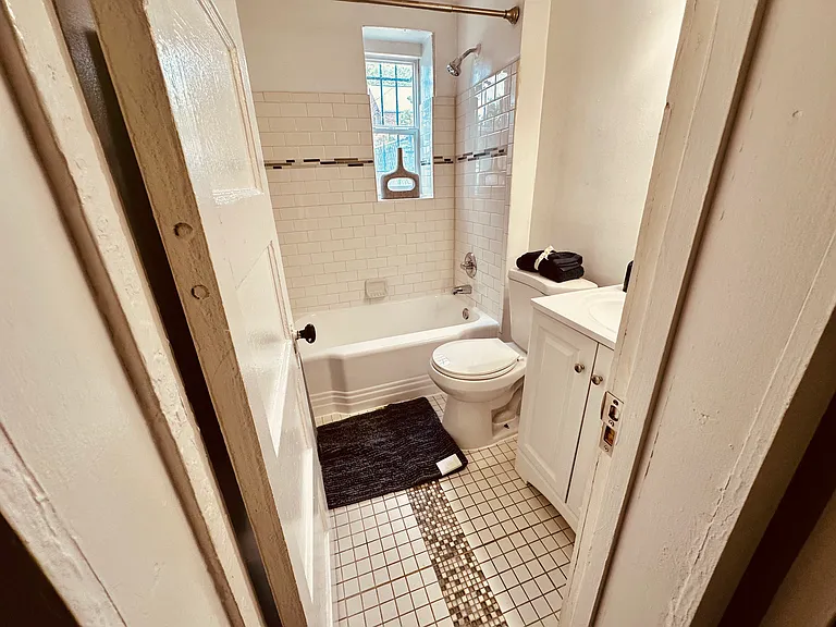 819 51st St SE #5 — Photo 16