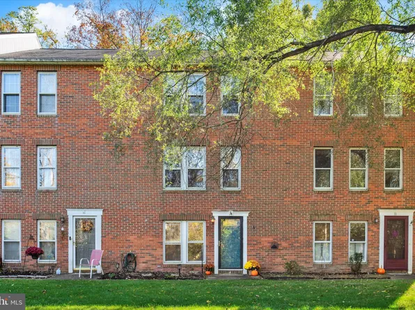 34 Fairfax Vlg, Harrisburg, PA 17112