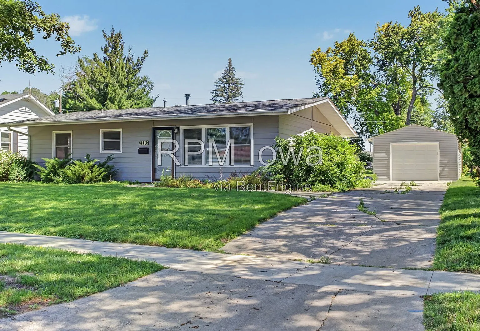3 bed, 1.0 bath, 892 sqft, $1,545 — Photo 2