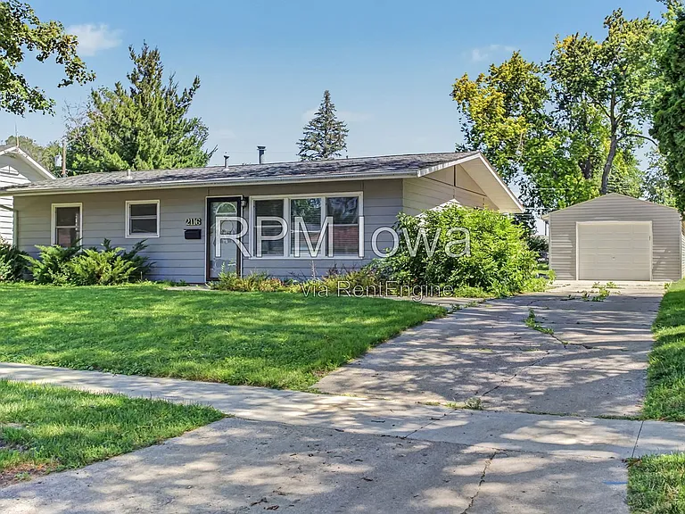 2116 Ferndale Ave — Photo 2
