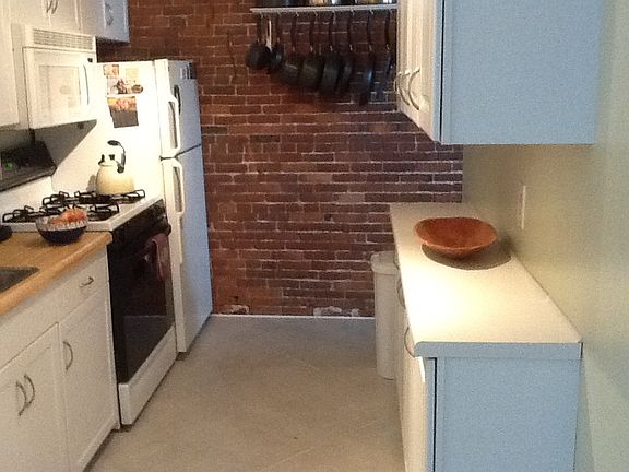 3rd image of 18 Market Sq APT 2
