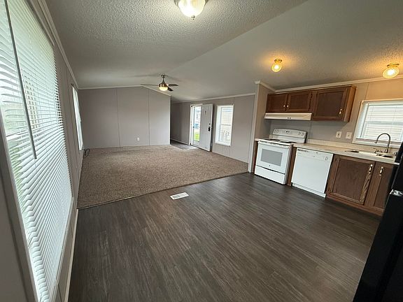 Exterior Image-1-COMMODORE 246 Summit Village - IN