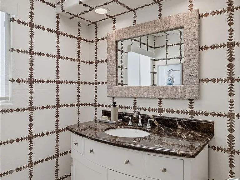 720 Manhattan Beach Blvd — Photo 25