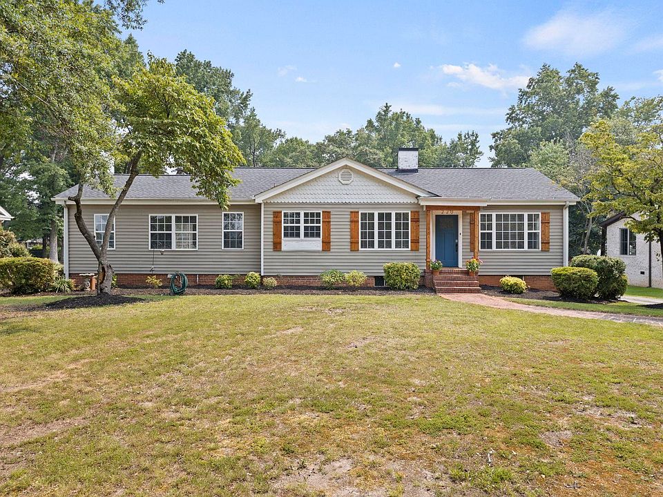 1st image of 220 Pine Knoll Dr