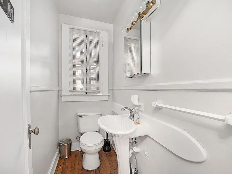 949 SW 13th St — Photo 15