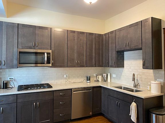 2nd image of 3831 N Alta Vista Ter