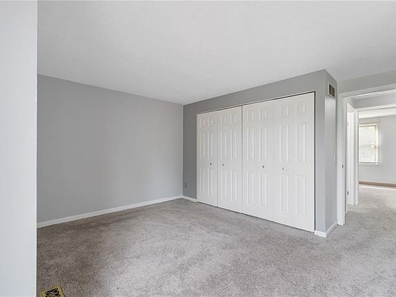 4th image of 111 Broxbourne Dr