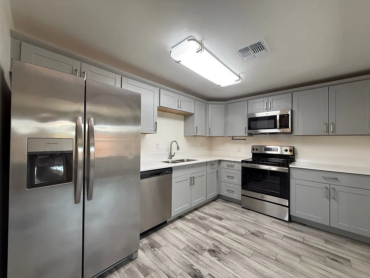 3 bed, 3.0 bath, 1386 sqft, $2,200 — Photo 4