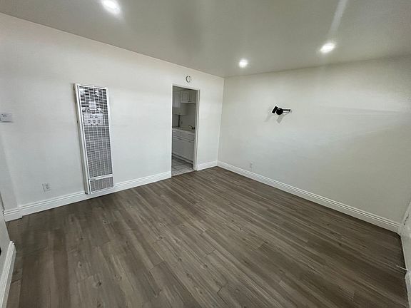 5th image of 1633-1639 Hornblend St #1637
