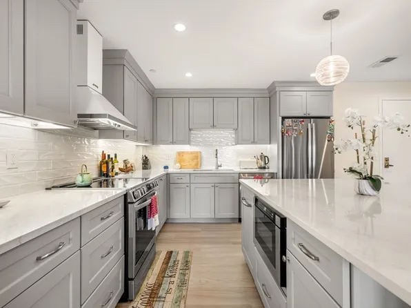 1 Seal Harbor Rd APT 300, Winthrop, MA 02152