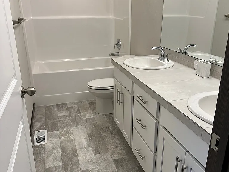 9421 Fairhaven Cir NE — Photo 10