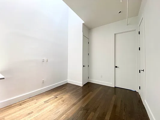 Rented by Bruma Realty LLC | media 9