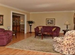 1024 W Peregrine Dr, Palatine, IL 60067