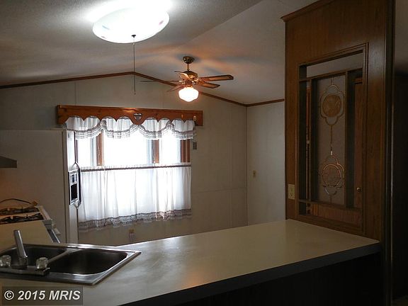 5th image of 10 Lewis Dr