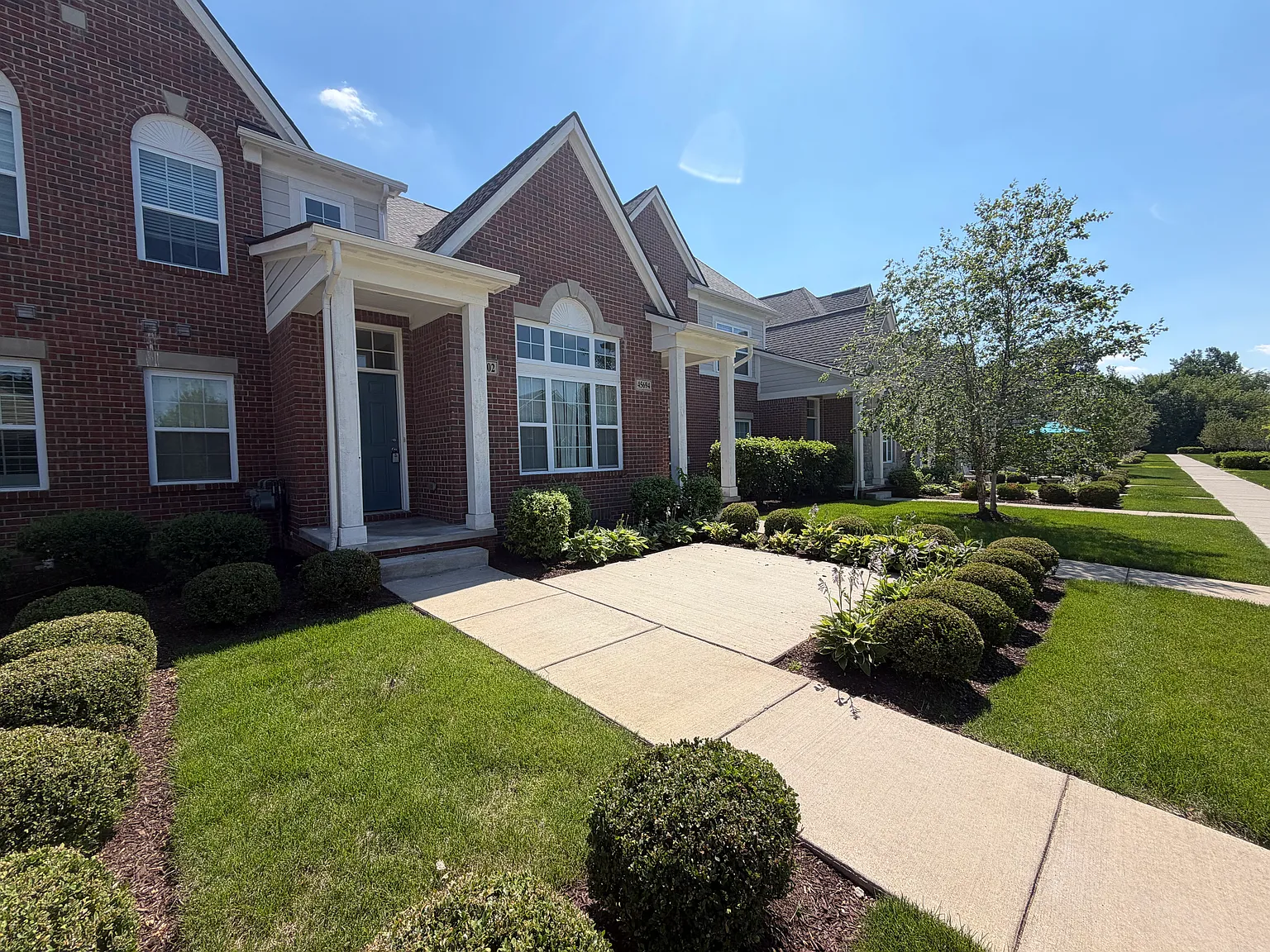 2 bed, 1329 sqft, $2,400 — Photo 2