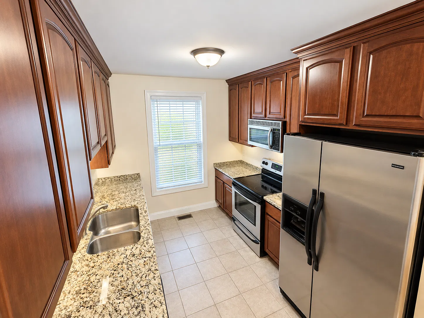 3 bed, 2.5 bath, 1640 sqft, $2,900 — Photo 4
