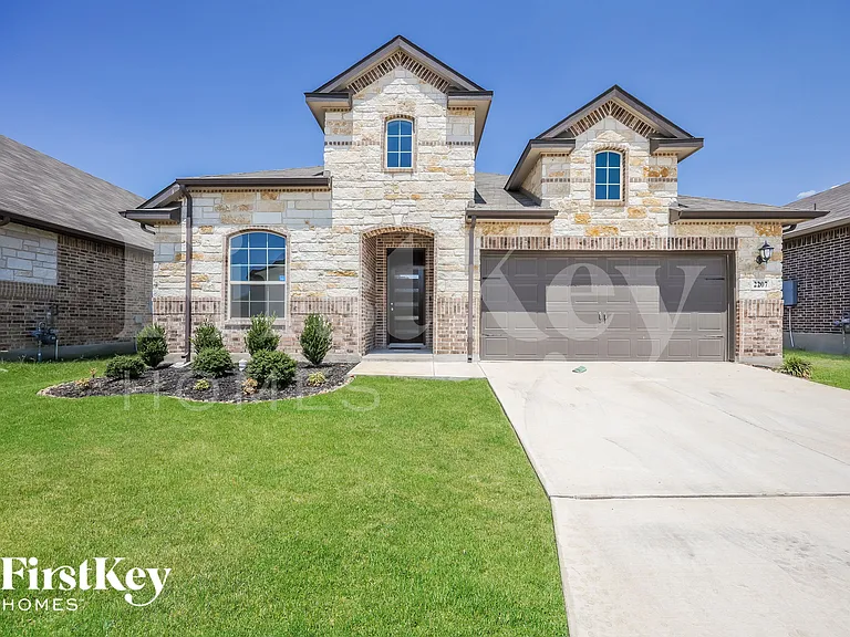 2207 Tiptop Ln — Photo 1