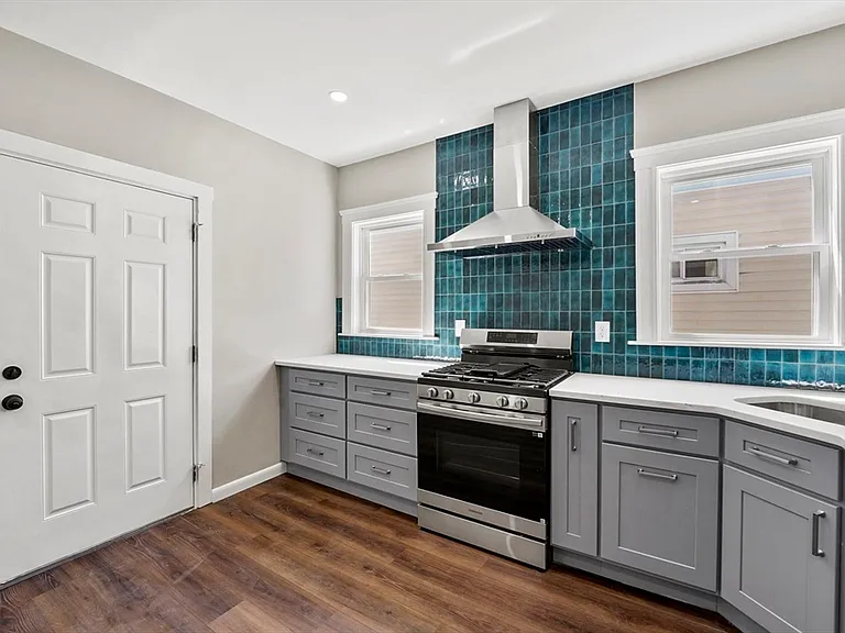 18 Lyon St #3 — Photo 4