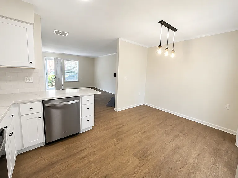 118 Chaucer Ct — Photo 13