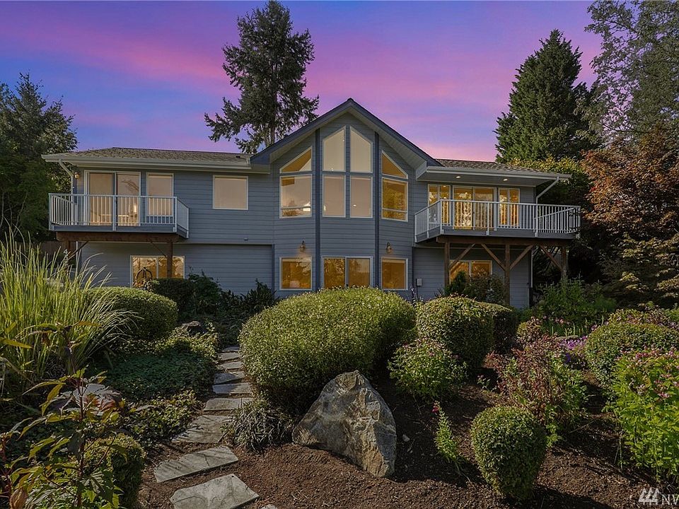 1st image of 452 Lake Louise Dr SW