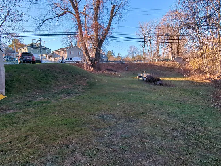 75 Old Pleasant St #75 — Photo 2