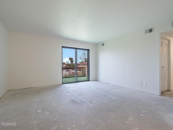 5th image of 6331 N Barcelona Ct Unit 924