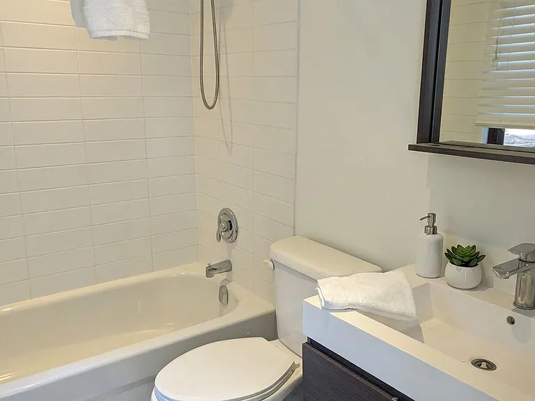 24 Harewood Ave — Photo 11