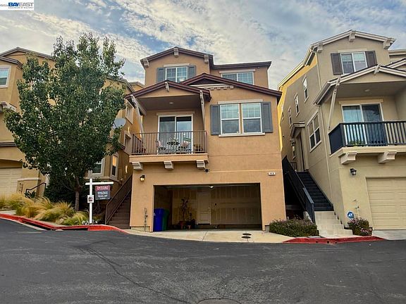 2nd image of 408 Colina Way
