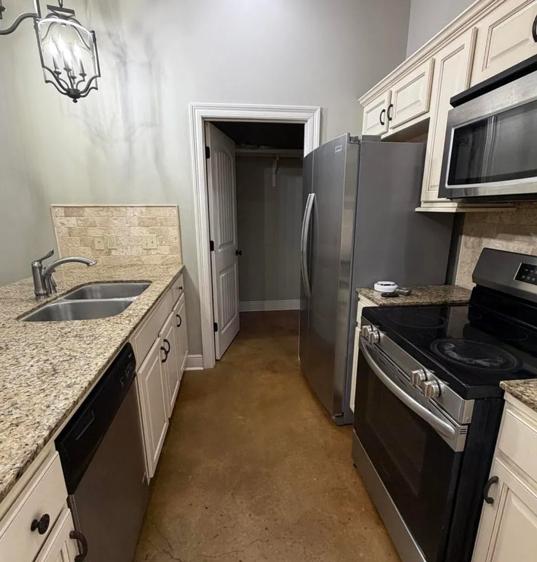 114 Fullerton Lane - 1 — Photo 4