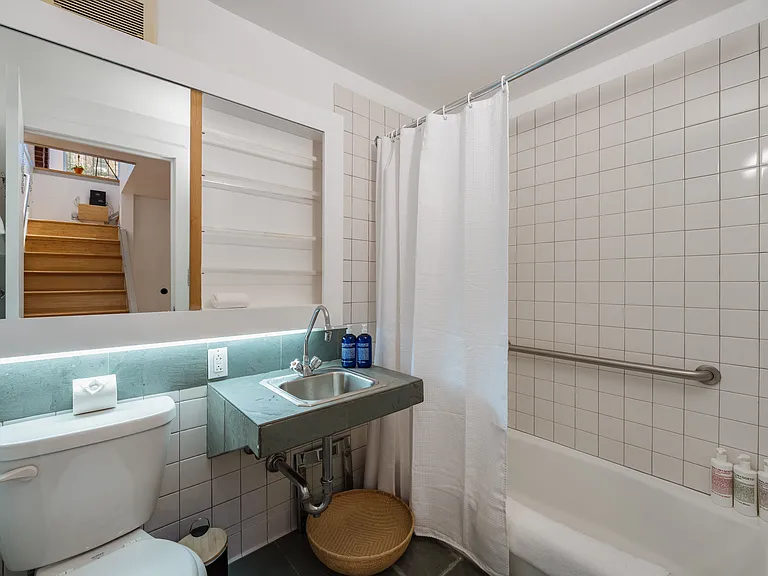 456 W 49th St #1 — Photo 34