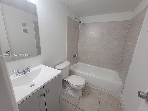 2nd image of 4022 Lakeside Dr #4022