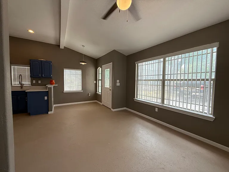 423 W Craig Pl #4 — Photo 5