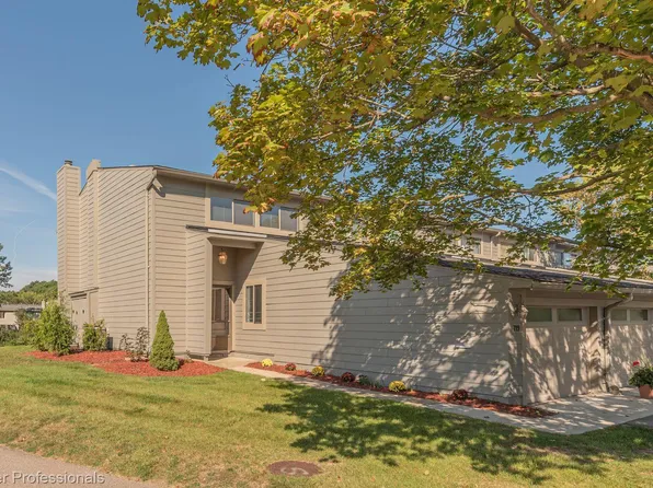 719 Watersedge Dr, Ann Arbor, MI 48105