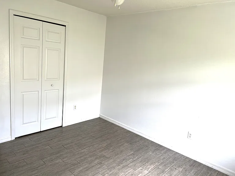 16 Pine Hurst Ln #B1 — Photo 2