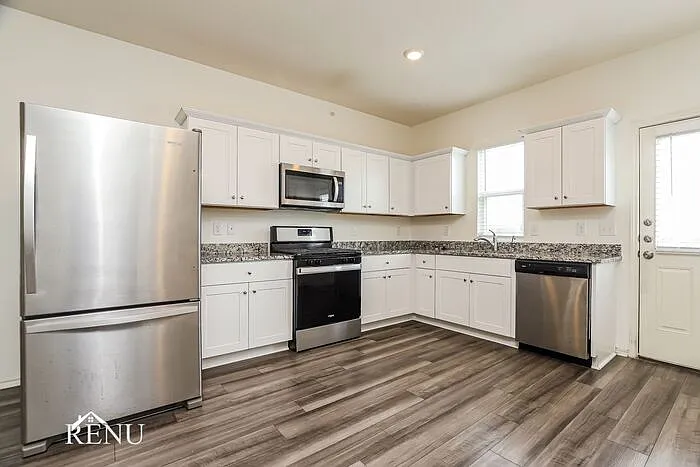 3 bed, 2.0 bath, 1200 sqft, $1,630 — Photo 4
