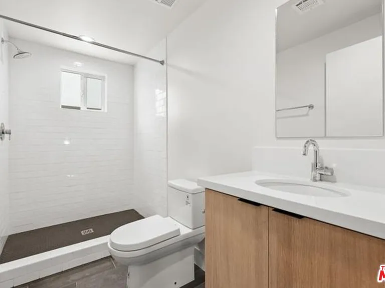 6937 Simpson Ave #1/2 — Photo 8