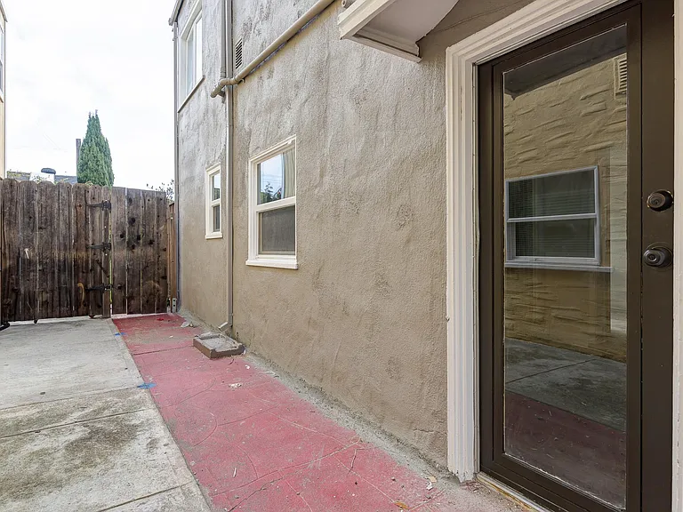 633 Kains Ave — Photo 13