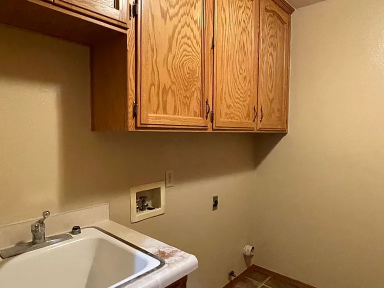 605 E Babcock Ave — Photo 18