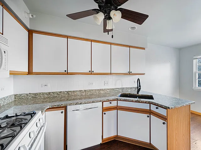 2552 Dickens Dr #2552 — Photo 5