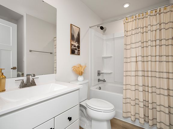 5th image of 302 Lydia St #1