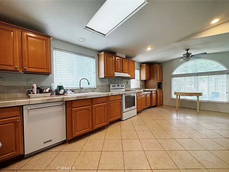 1053 Deercrest Dr — Photo 5