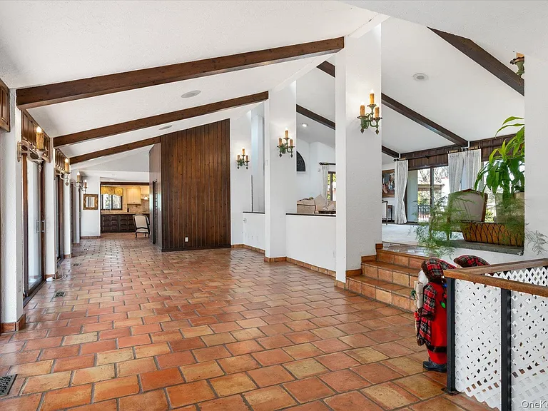 8 Plaka Ct — Photo 6