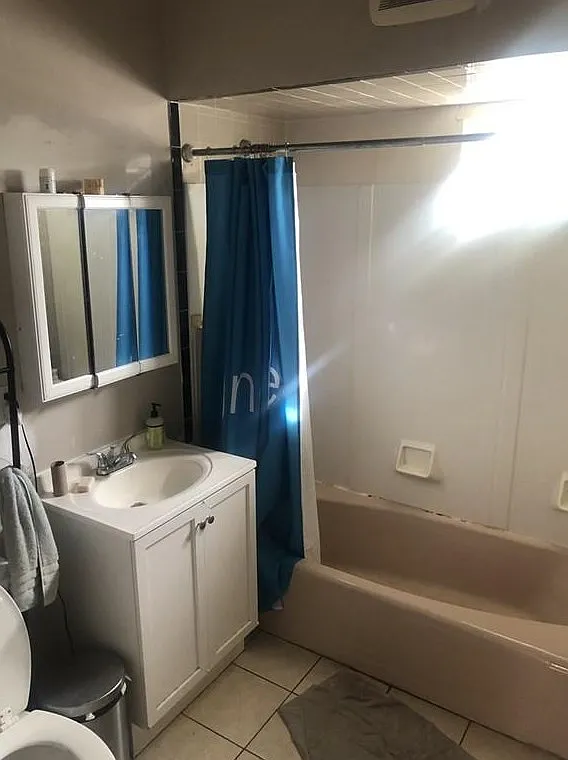 5 bed, 9999 sqft, $5,000 — Photo 2